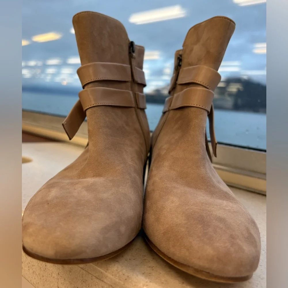 NWOT Entienne Aigner Tempest Suede Boot in Hazelnut w 1 3/4” Heel & Side Zip 8M - Picture 10 of 13